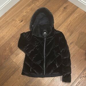 Obermeyer black velvet Bombshell women’s ski coat size 4